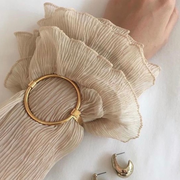 Jewelry - Victoria Styled Round Cuff Bracelet in Gold